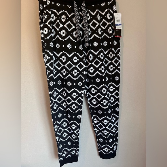 Entice  jogger seat pants with geometric pattern - Picture 1 of 3